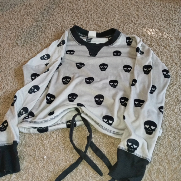 A croped sweater - Picture 2 of 3